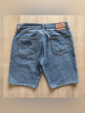 VTG Y2K 02 Levis 505 Denim Shorts Jorts Sz 33 *Distressed